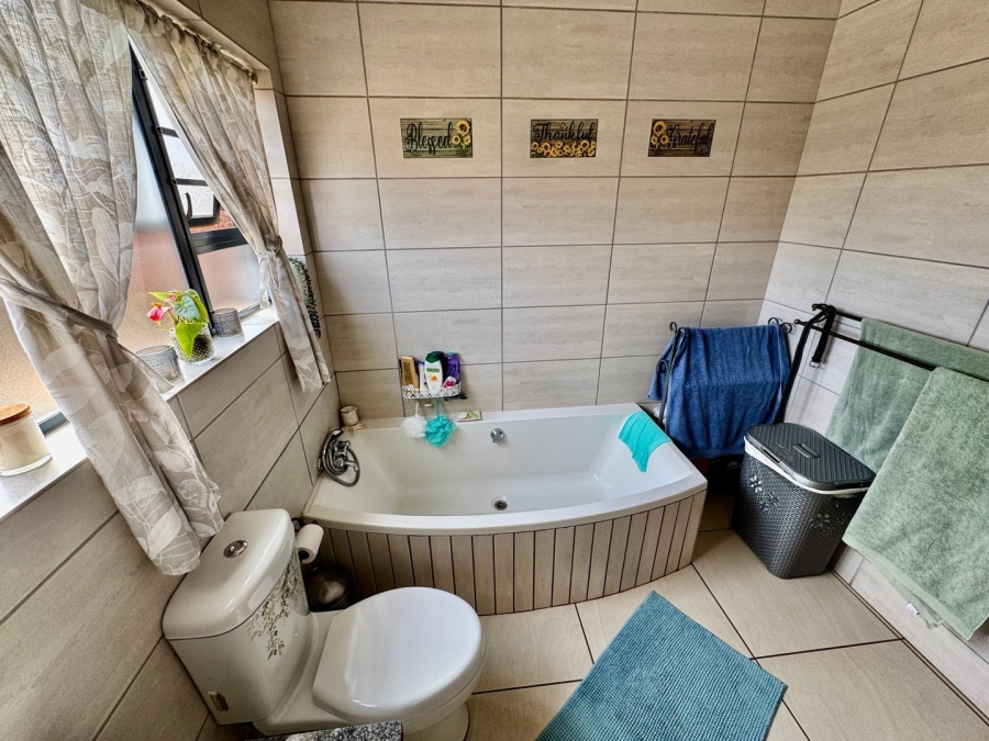 3 Bedroom Property for Sale in Lifestyle Estate North West